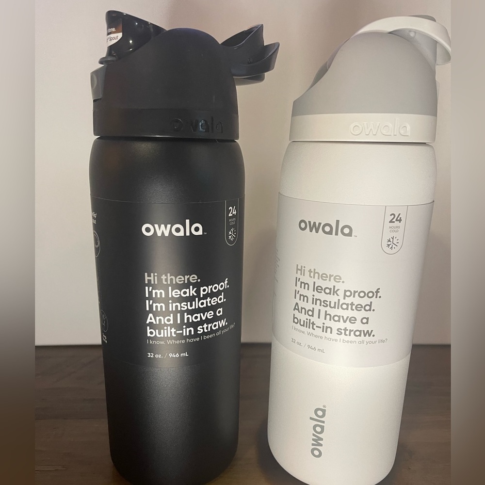 Owala 32 oz stainless steel water bottle bundle: black and white